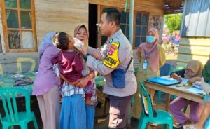 Wujudkan Balita dan Ibu Hamil Sehat, Bhabinkamtibmas Polsek Sanggar Dampingi Posyandu