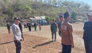 Siapkan Mental dan Fisik, Personel Polsek Soromandi dan Koramil Donggo Latih Paskibraka