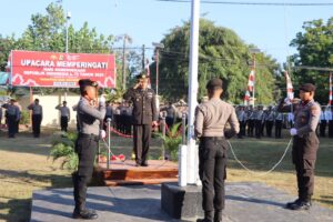 Polres Bima Gelar Upacara HUT Kemerdekaan RI Ke-79 dan Serahkan Piagam Penghargaan Kepada Lima Personel Berprestasi