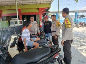 Patroli KRYD Bertajuk Sambang Kamtibmas Humanis Cara Polsek Woha Imbau Masyarakat Jaga Sitkamtibmas Jelang Pilkada