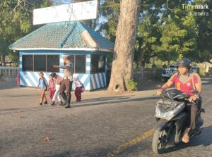 Pastikan Kelancaran Arus Lalulintas, Satlantas Polres Bima Atur Lalin di Pagi Hari
