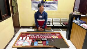 Hendak Kabur, Terduga Pengedar Sabu 9,44 gram Asal Desa Kalampa Ini Berhasil Dibekuk Satresnarkoba Polres Bima