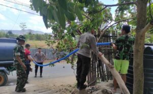 Wujud Sinegritas TNI-POLRI, Polsek Belo Salurkan Air Bersih di Runggu