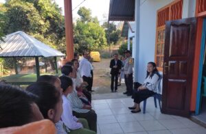 Minggu Kasih, Bhabinkamtibmas Polsek Donggo Imbau Warga Jaga Kamtibmas Jelang Tahapan Pilkada