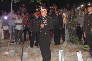 Penghormatan Terakhir, Kapolres Eko Sutomo Jadi Irup Pemakaman Anggotanya