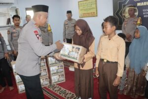 Peringati Maulid, Kapolres Eko Sutomo Santuni Anak Yatim