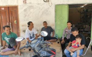 Cooling System Jelang Tahapan Pilkada, Bhabinkamtibmas Soromandi Silaturahmi ke Warga Binaannya