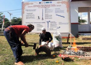 Paguyuban Tangguh Trasna Persembahkan Keris Pusaka Untuk Pemimpin Lombok Tengah di HUT ke-79