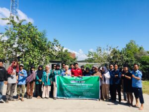 Mahasiswa KKN Universitas NW Mataram Tanam Bibit Mangrove di Tanjung Luar