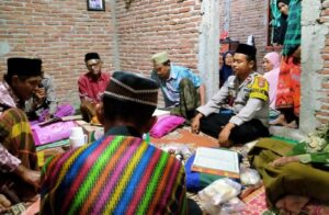 Warga Binaannya Meninggal Dunia, Bhabinkamtibmas Polsuksektor Palibelo Sambang Duka