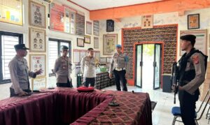 Kasatgas Banops OMP Rinjani 2024 Polres Bima Cek Personel Pengamanan di Kantor KPU