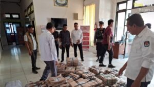 Logistik Pilkada Tiba di Gudang Logistik KPU, Personel Rinjani Polres Bima Perkuat Pengamanan