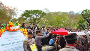Beri Penghormatan Terakhir Wakapolres Bima Jadi Irup Pemakaman Anggotanya