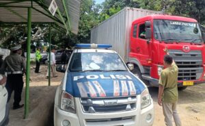 Satgas Kamseltibcar OMP  Polres Bima Kawal Logistik Pilkada Dari Dompu ke Bima