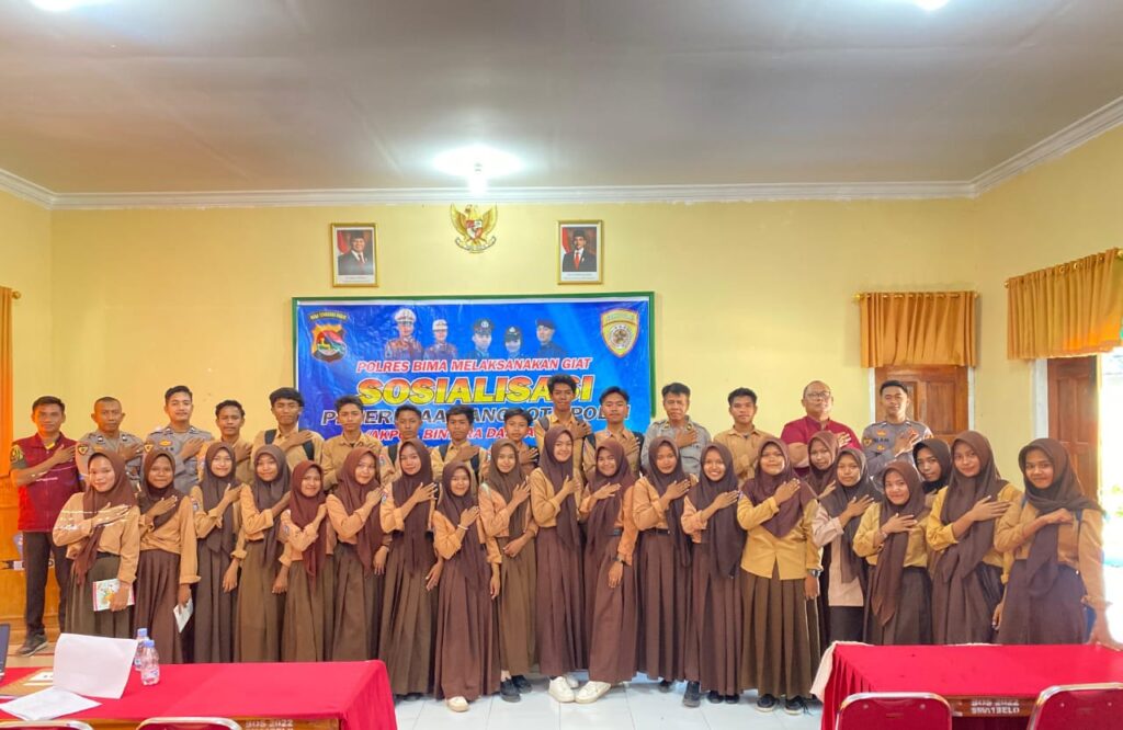 Goes to School SDM Polres Bima Sosialisasikan Penerimaan Terpadu Anggota Polri 2025