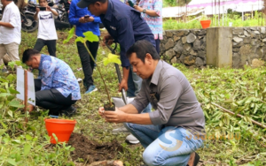 FWLT Gelar Penghijauan di Selong Belanak, Ribuan Bibit Pohon Ditanam