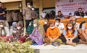 Lima Emak-Emak Dibebaskan, Tiga Lainnya Terancam 20 Tahun Penjara