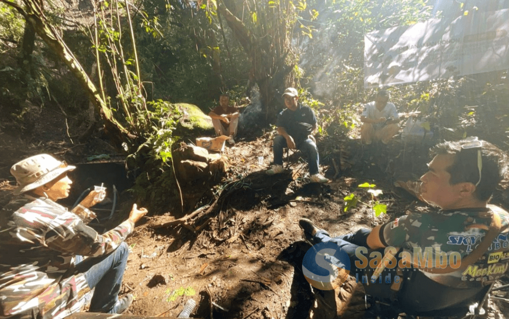 Cegah Longsor, Perumda Tirta Ardhia Rinjani Tanam Pohon di Sumber Air