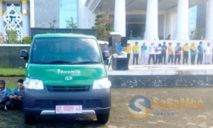 Pemkab Lombok Tengah Terima Bantuan Mobil Kebersihan dari Bank NTB Syariah