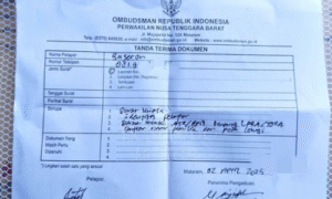 Laporkan Bupati Lombok Barat, Warga Serahkan Berkas Tambahan ke Ombudsman NTB