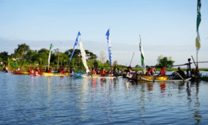 Perkenalkan Destinasi Wisata Air, FP4 dan Warga Gelar Balap Sampan Tradisional