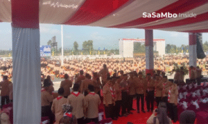 PADAT! Ribuan Anggota Pramuka Loteng Banjiri Halaman Kantor Bupati