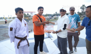 Bupati Serahkan Rewards Atlet Berprestasi Pon Aceh-Sumut 2024