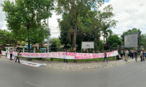 Koalisi Pemuda dan Rakyat NTB Gelar Aksi di Depan Kantor DPD RI, Ungkap Dua Senator NTB Diduga Terima Suap Pemilihan Ketua DPD