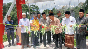 Anggota DPR RI H. Abdul Hadi Resmikan Jembatan Gantung Kokoh Lenek di Lombok Tengah