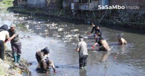 Duta Lingkungan NTB Gandengan PLN UIP Nusra Bersihkan Sungai Sunset Land Kodya Mataram