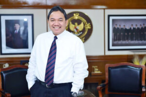 Achsanul Qosasi Kawal Ujian Doktor Dosen UNIBA Madura, Tegaskan Komitmen Mutu Akademik