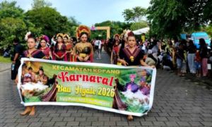 Pesona Gadis Lendang Ara Warnai Festival Bau Nyale 2026 di Kuta Mandalika