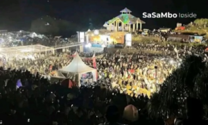 Lautan Manusia Padati Pantai Seger di Puncak Pesona Bau Nyale 2026