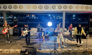 Musik Alternatif Band Lokal Boomers Hibur Pengunjung Alun-Alun Tastura