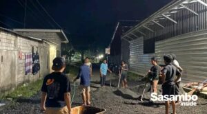 Jalan Berlubang dan Kerap Tergenang, Warga Bujak Daye Perbaiki dengan Dana Swadaya