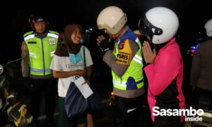 Aksi Humanis Kapolres Loteng, “Sahur on The Road” Sasar Petugas Kebersihan