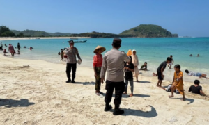 Kapolres Eko Yusmiarto Imbau Wisatawan Waspada di Pantai Aan Saat Libur Lebaran Ketupat