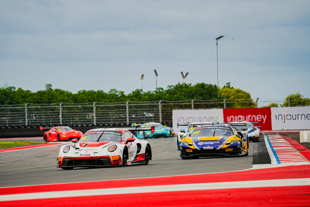 GT World Challenge Asia 2026 Kembali Guncang Mandalika, Siapa Jadi Raja Sirkuit?