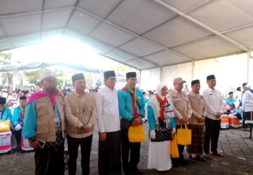 Wabup Loteng Lepas 392 Jemaah Haji Kloter 2