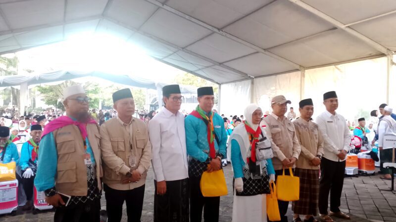 Wabup Loteng Lepas 392 Jemaah Haji Kloter 2