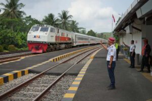 KAI Daop 2 Bandung Catat Ketepatan Waktu KA Berangkat 99,80% di Lebaran 2026
