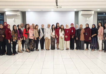 Semarak Hari Kartini, Pekerja BRI Branch Office Kramat Berlomba Tampilkan Pakaian Nasional Terbaik