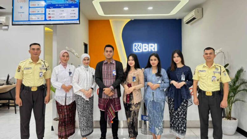 Frontliner BRI Krekot Kenakan Busana Nasional di Hari Kartini