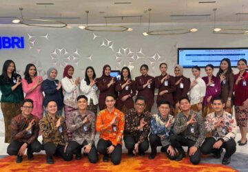 Peringati Hari Kartini, Frontliner BRI Kantor Cabang Khusus Tampil Beda dengan Pakaian Nasional