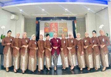 Peringati Hari Kartini, Pekerja BRI Branch Office Kalimalang Tampil Anggun dengan Busana Nasional