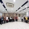 Peringati Hari Kartini, Pekerja BRI Branch Office Tanjung Priok Angkat Wastra Nusantara Lewat Pakaian Nasional