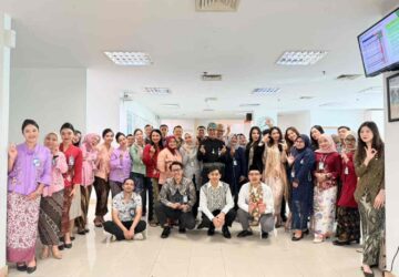 Peringati Hari Kartini, Pekerja Pria dan Wanita BRI Branch Office Segitiga Senen Kompak Kenakan Pakaian Nasional