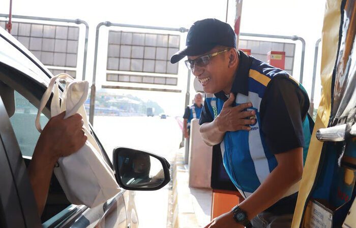 Rayakan Hari Konsumen, JTT Berikan Kejutan Manis Pengguna Jalan Tol Trans Jawa