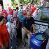 Sambut Hari Kartini, PAM JAYA dan TP PKK Bagi Toren Air Gratis kepada Para Ibu Pejuang Keluarga