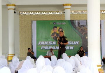 Jaksa Masuk Pesantren, Kejari Loteng Bentengi Santri dari Bahaya Cyberbullying dan Hoaks